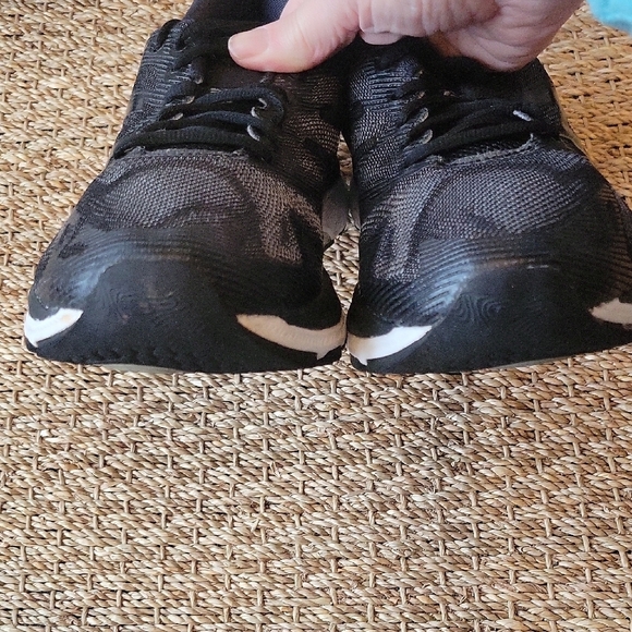 Asics Men's Black and Gray Athletic Shoes Gel Nimbus 19 Size 11 - Picture 3 of 10